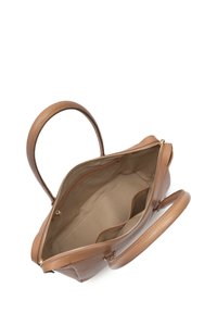 Sac à main en cuir fauve avec poignées arrondies, fermeture éclair, et un intérieur spacieux doté d'une doublure beige et de plusieurs poches.