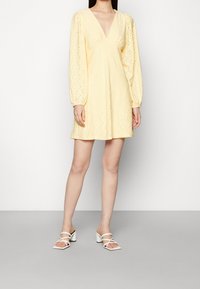 VILA Jerseyklänning - yellow
