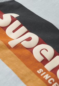 Superdry & Co CALI STRIPED - Camiseta estampada - sea salt blue slub