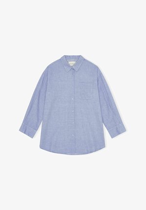 Svetlo modra srajca z gumbki, izdelana iz mehkih materialov, z ovratnikom, dolgimi rokavi, žepom na prsih in ukrivljenim robom.