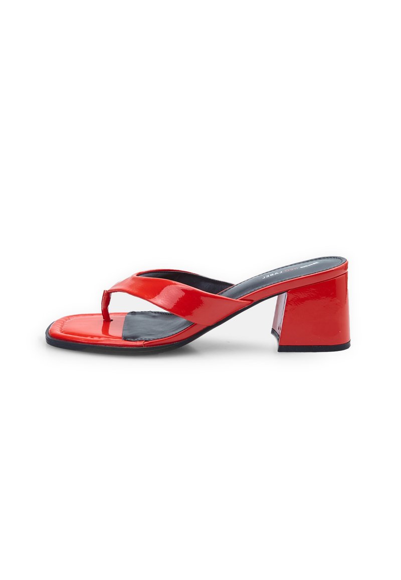 Bata - BATA RED LABEL - Sandale s remenom u obliku slova T - rossa, Povećaj