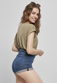 Urban Classics EXTENDED SHOULDER - Osnovna majica kratkih rukava - khaki