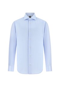 Hellblaues Herrenhemd mit langen Ärmeln, feinen weißen Nadelstreifen und weißen Knöpfen, zugeknöpft mit klassischem Kragen.