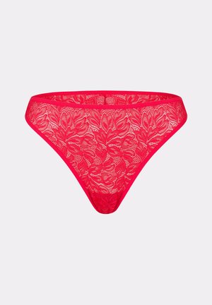Rote Spitzenslip für Damen mit floralem Muster, transparentem Stoff und elastischem Bund vor einfachem hellem Hintergrund.