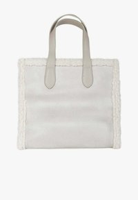 Borsa a mano rettangolare di colore grigio chiaro, morbida, con rifiniture in shearling color crema e due manici corti in pelle.