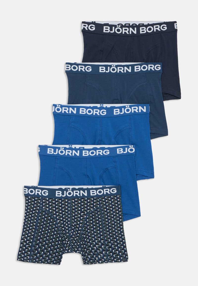 Set med fem boxershorts i olika nyanser av blått, med en vit "BJÖRN BORG" midjeband. Ett par har ett geometriskt mönster.