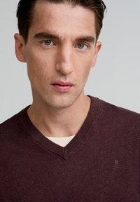 Scalpers V NECK - Strickpullover - burgundy