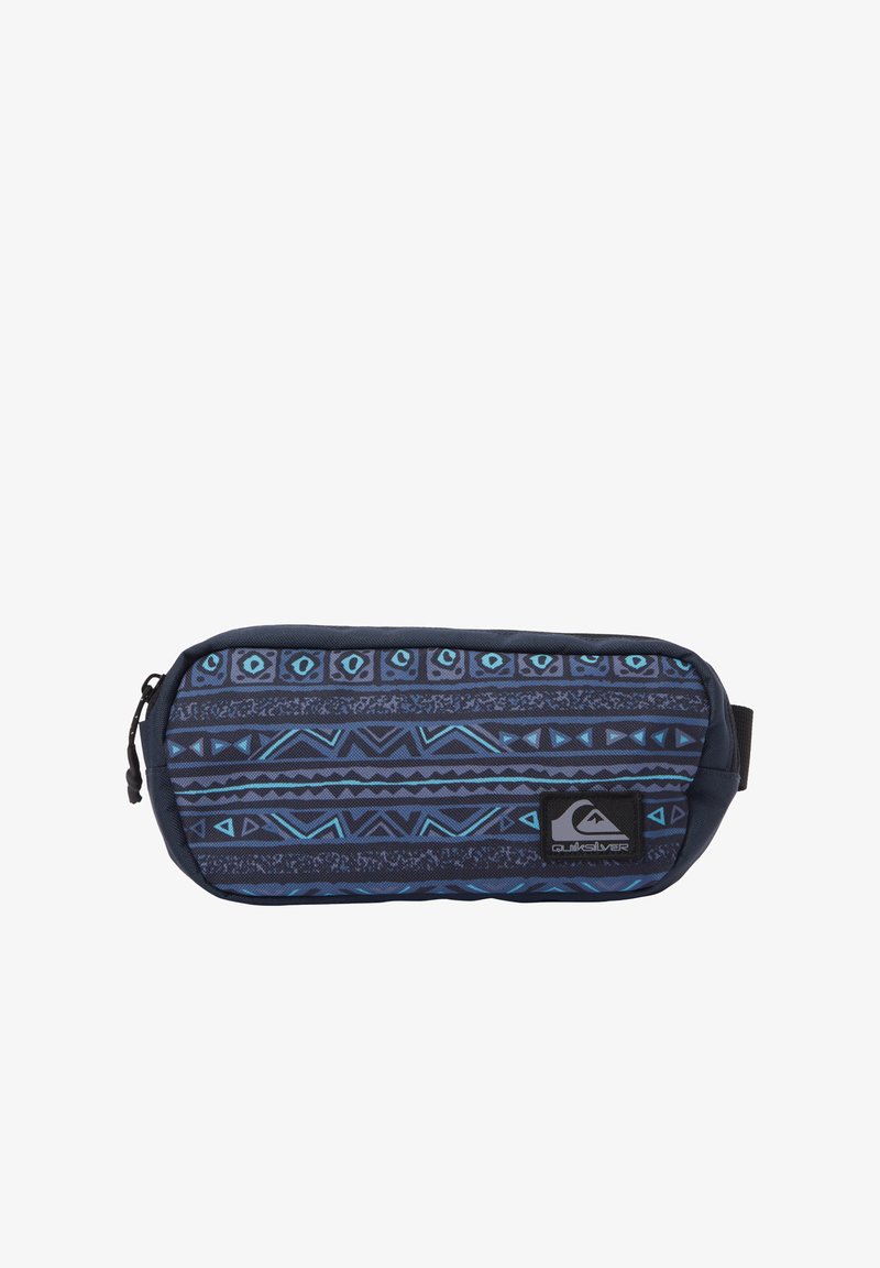 Modrý pouzdro s geometrickými vzory v obdélníkovém tvaru. Obsahuje geometrické vzory v různých odstínech modré. Zahrnuje zipové uzavření a nášivku s logem.