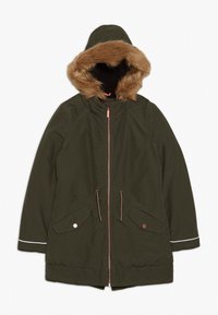 Parka invernale verde scuro con zip frontale, cappuccio foderato in pelliccia, coulisse e due tasche frontali con patelle a bottone.