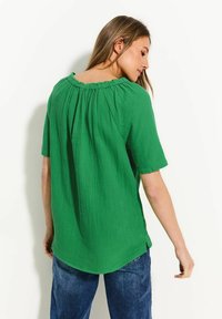 Cecil Camicetta - grün