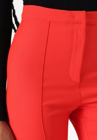Patrizia Pepe PANTALONI TROUSERS - Bukse - glam red