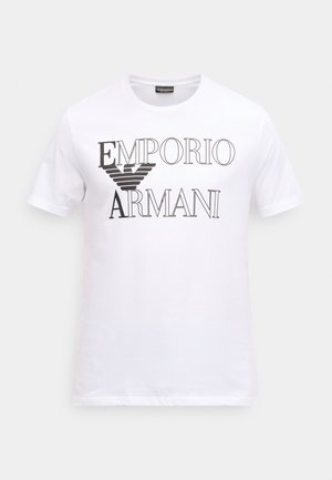 Biały bawełniany t-shirt z napisem "EMPORIO ARMANI" w wyraźnych czarnych literach, ze stylizowanym logo orła na środku. Krótkie rękawy, klasyczny krój.
