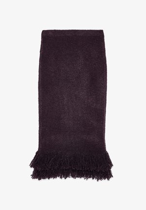 Violetā, strukturētā sega ar maigu, pūkainu apdari un frizētām malām. Taisnstūra forma ar viendabīgu krāsu un mīkstu virsmu.