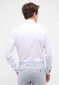 Eterna PERFORMANCE SHIRT - SLIM FIT - Hemd - weiß