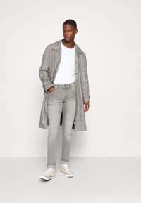 INDICODE JEANS PITTSBURG - Vaqueros slim fit - light grey