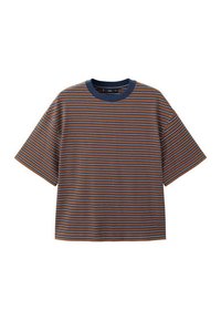 Pruhované tričko s krátkym rukávom, obsahuje hnedé, modré a biele pruhy. Okrúhly výstrih s námorníckym lemom, vyrobené z jemnej látky.