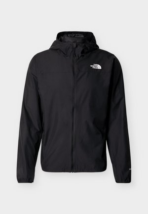 Čierna ľahká bunda s kapucňou a predným zipsom, na ľavej strane na hrudníku je biele logo The North Face.