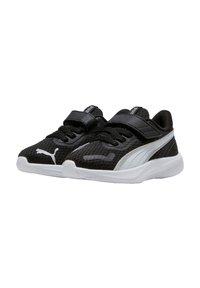 Scarpe da atletica nere con parte superiore in rete, dotate di una strap in velcro e dettagli bianchi. Suola in gomma con texture rigata e punta arrotondata.