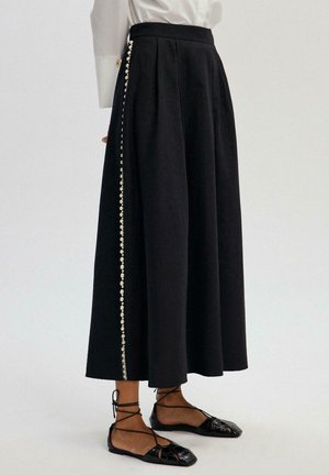 WITH PEARL DETAIL - Maxi skirt - black