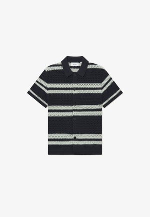 Cămașă cu mâneci scurte, în dungi alb-negru, cu guler, având un model texturat și închidere cu buton.