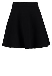 Černá skateboardová sukně vyrobená z texturované látky, s rozšířeným střihem, širokým pásem a prošívanými detaily pro vylepšení designu.