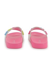 Roza natikače na preklop z belimi trakovi, obogatene s pisanimi pom-pomi in teksturiranim podplatom. Ravna podplata, sproščen dizajn.