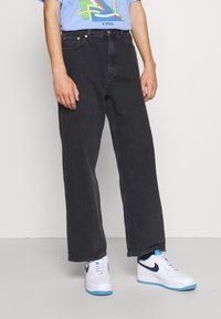 Weekday GALAXY LOOSE STRAIGHT - Calças de ganga folgadas - washed black