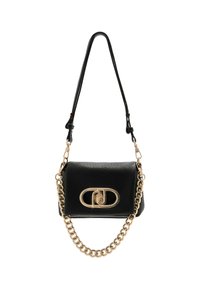 Borsa a spalla in pelle nera con finitura testurizzata, caratterizzata da una tracolla in metallo dorato e una chiusura ovale in metallo con dettaglio del logo.