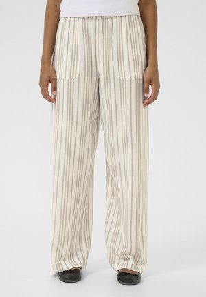 Pantalons larges rayés en beige clair avec des rayures taupe. Dispose d'une taille élastique et de poches sur les côtés pour plus de fonctionnalité. Texture lisse.