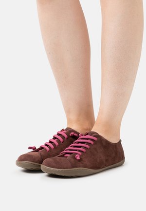 PEU CAMI - Zapatos con cordones - brown