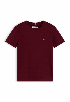 Kurzärmeliges bordeauxrotes T-Shirt mit dezenten horizontalen Streifen und einem kleinen Tommy Hilfiger Logo auf der linken Brust.