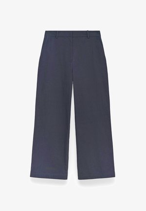 Pantalons large bleu marine avec une texture lisse, présentant un devant plat, des passants de ceinture et un ourlet soigné. Aucun motif ni accent visible.