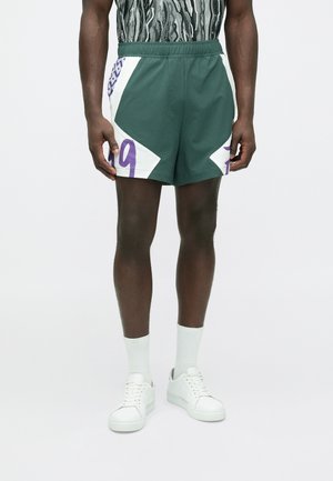 MATCH POINT  - Rövidnadrágok - bottle green/purple/white