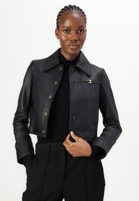 COACH SNAP FRONT SHRUNKEN JACKET - Lederjacke - black