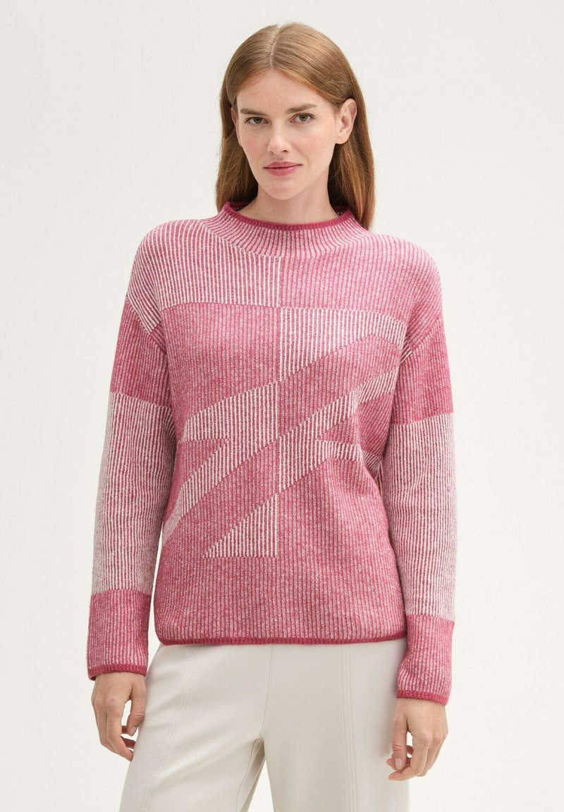 Maglione lavorato a maglia in tonalità di rosa, caratterizzato da un motivo geometrico, texture a coste e un colletto alto. Maniche lunghe con polsini aderenti.