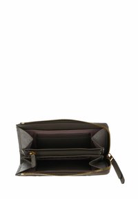 Portefeuille en cuir gris foncé avec une finition texturée, doté de multiples compartiments, d'une fermeture zippée et d'accents de quincaillerie dorée.