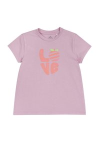 Růžové tričko s krátkým rukávem, které má třpytivý grafický nápis "Láska", ve středu s designem jahody a malými zelenými akcenty listů.