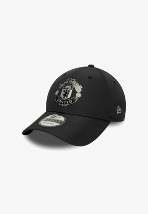 Schwarze verstellbare Baseballkappe mit silbernem Manchester United-Logo auf der Vorderseite und New Era-Logo an der Seite.