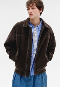 Επιλέχθηκε, brown