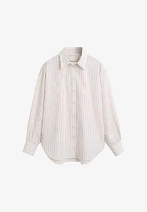 Biała koszula z guzikami, w czerwone pionowe paski, klasyczny kołnierz, długie rękawy z detalami mankietów oraz zaokrąglony dół.