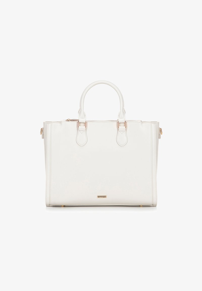Bolso de mano de imitación de cuero blanco con doble asa en la parte superior, detalles en dorado y cierre con cremallera. Forma rectangular con un acabado suave y brillante.