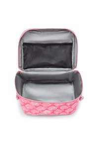 Rosa kosmetikväska med ett mönstrat yttre, en grå inredning och en nätficka. Dragkedjestängning med rundade kanter och en strukturerad form.