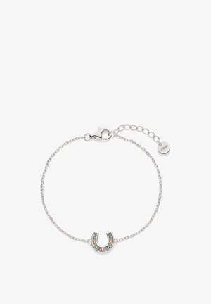 Silberarmband mit Kettengliedern und einem Hufeisenanhänger, verziert mit mehrfarbigen Edelsteinen, sowie einem kleinen runden Anhänger nahe dem Verschluss.