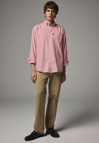 Next REGULAR FIT - EASY IRON BUTTON DOWN OXFORD - Cămașă - coral pink stripe