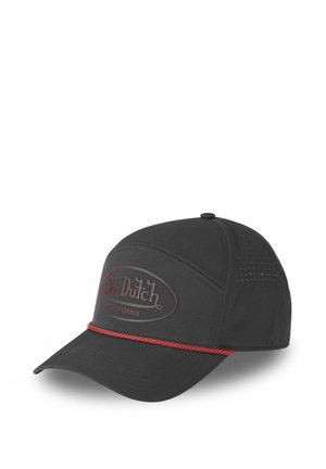 Casquette de baseball noire avec logo rouge "Von Dutch California" et bordure tressée rouge au-dessus de la visière incurvée sur fond blanc.
