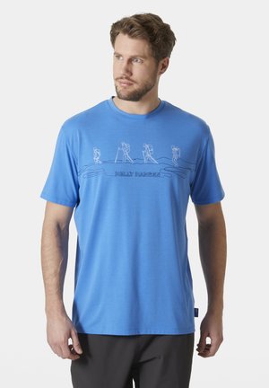 Blauwe korte mouwen t-shirt met een wandelafbeelding in het wit en de tekst "Helly Hansen". Gemaakt van lichtgewicht, ademend materiaal.