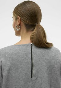 Vero Moda VMBREEZE - Pulover - medium grey melange