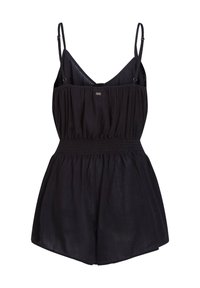 Combinaison noire en tissu léger, dotée de bretelles spaghetti réglables, d'une taille smockée, et d'une coupe décontractée avec des jambes courtes.