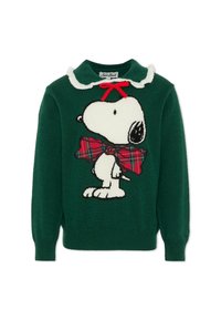 Maglione lavorato a maglia verde con Snoopy che indossa un papillon a scacchi rossi e un colletto bianco con finitura testurizzata. Gli accenti includono un papillon rosso al collo.
