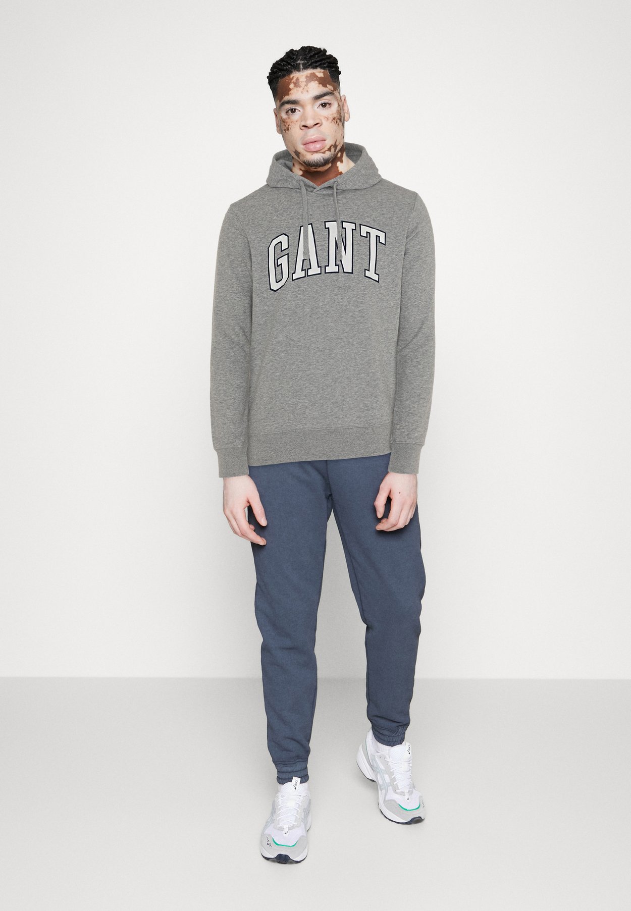 Kapuzenpullover